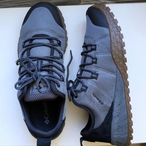 Columbia Gray And Black Hiking Shoes